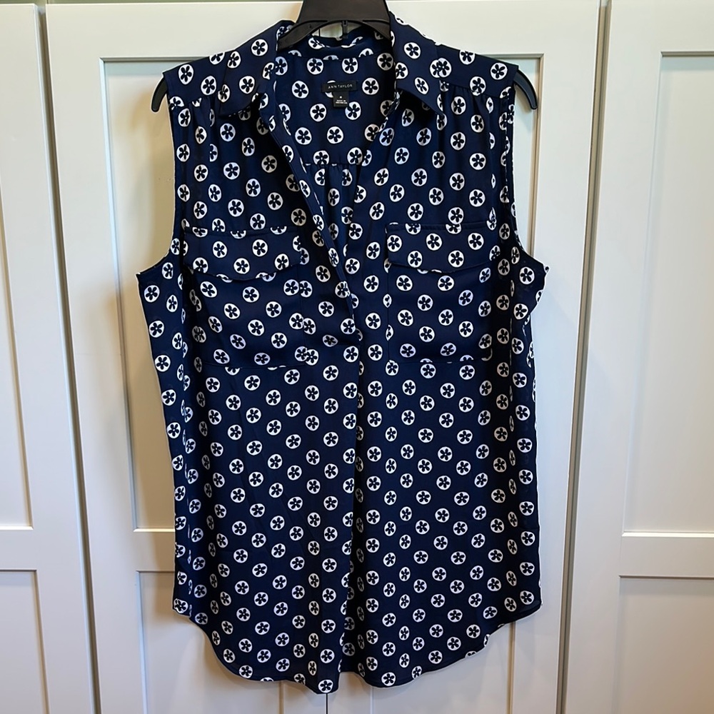 Ann Taylor Navy and White Sleeveless Blouse